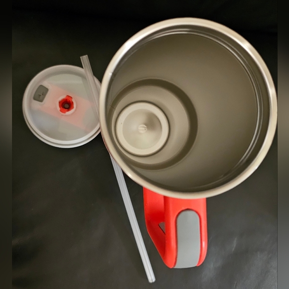 Stanley Red 40oz Insulated Tumbler Winnie the Pooh Collectible New In Box - Picture 6 of 16